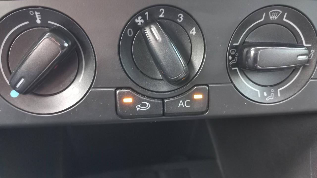Volkswagen Polo 1.2 Easyline 5drs 2011 airco navigatie lm-velgen 145.000km