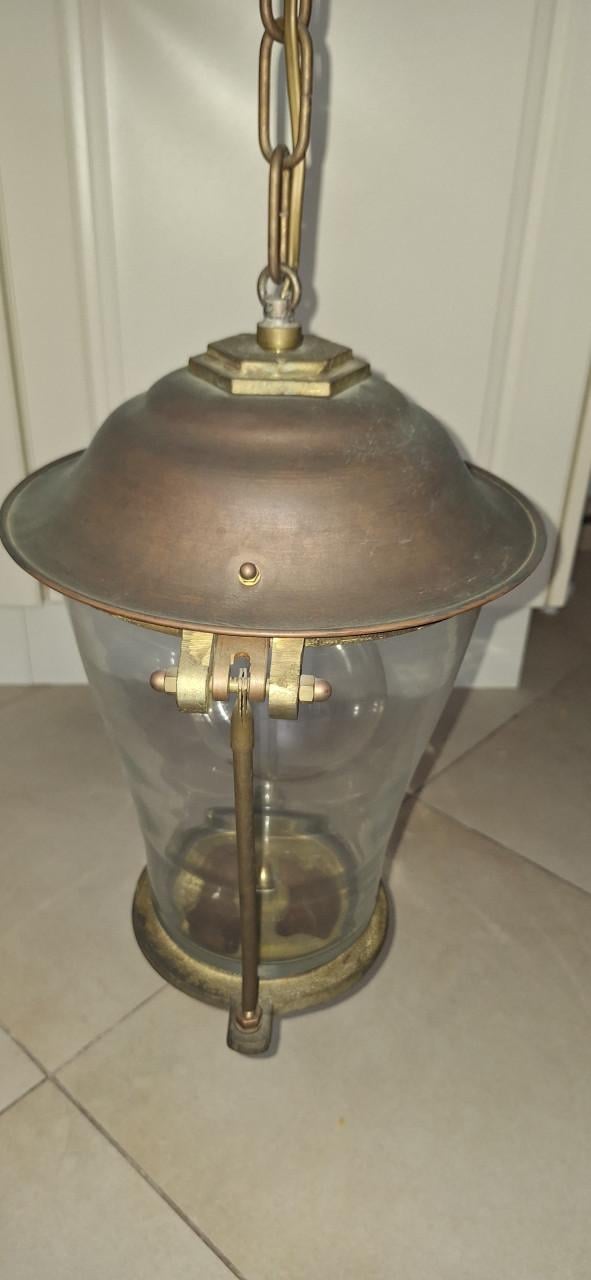 Het huis moet leeg. Schuurverkoop.