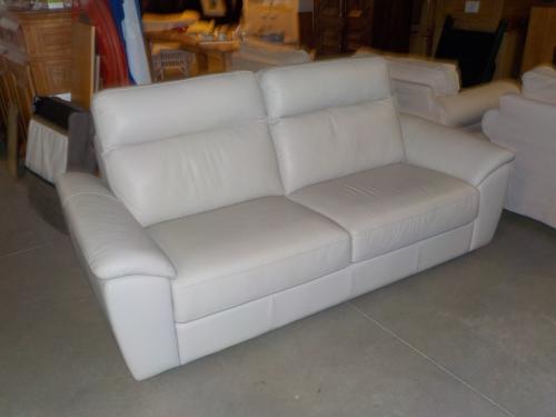 In vrijwel nieuwstaat mooie kwaliteit leren bank verstelbaar hoofdsteun