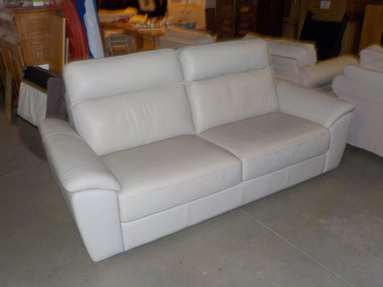 In vrijwel nieuwstaat mooie kwaliteit leren bank verstelbaar hoofdsteun