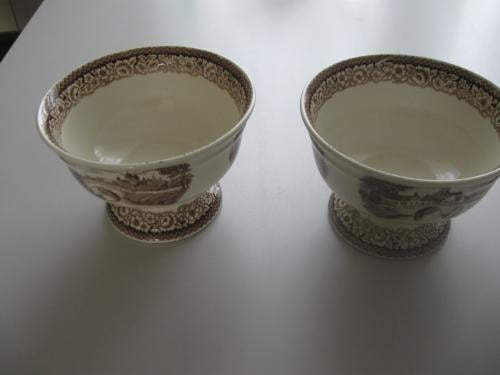 2 Aardewerk kabinet kommen