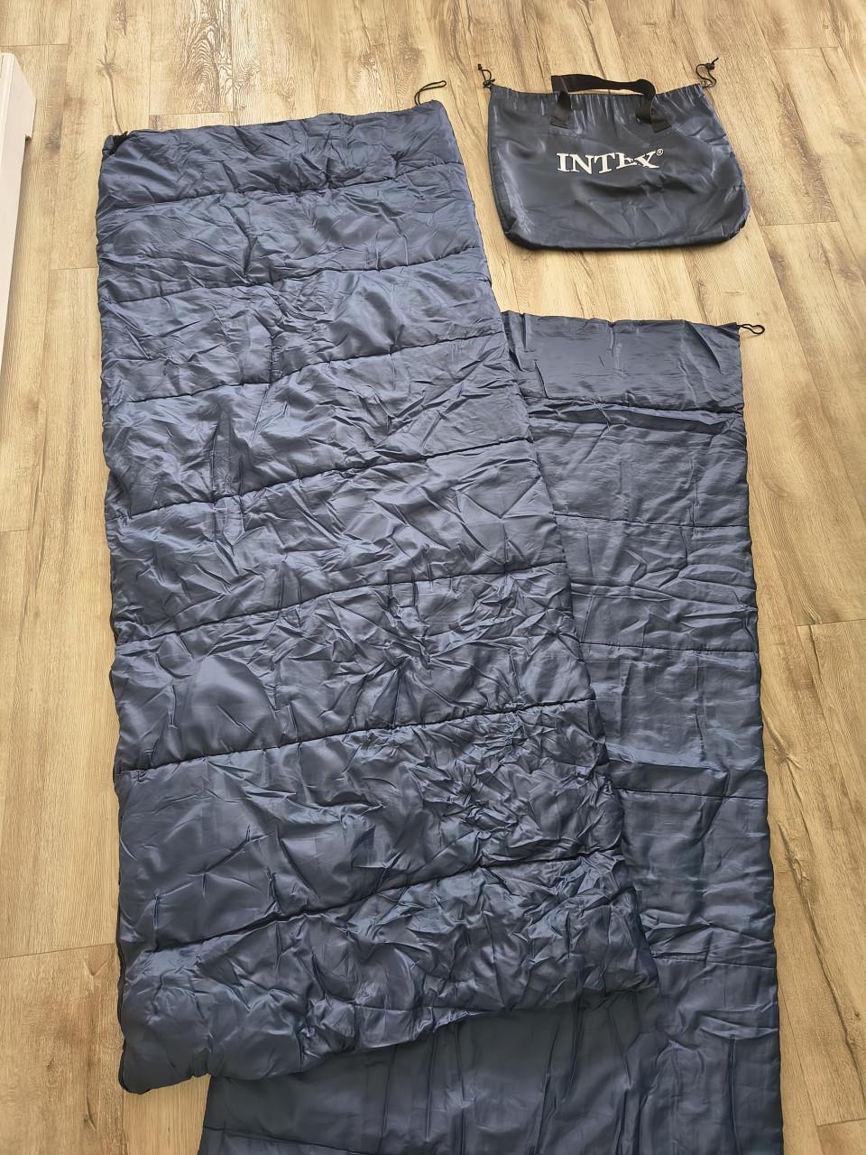 Dubbele set slaapzakken van Intex, 2x slaapzak in hoes.