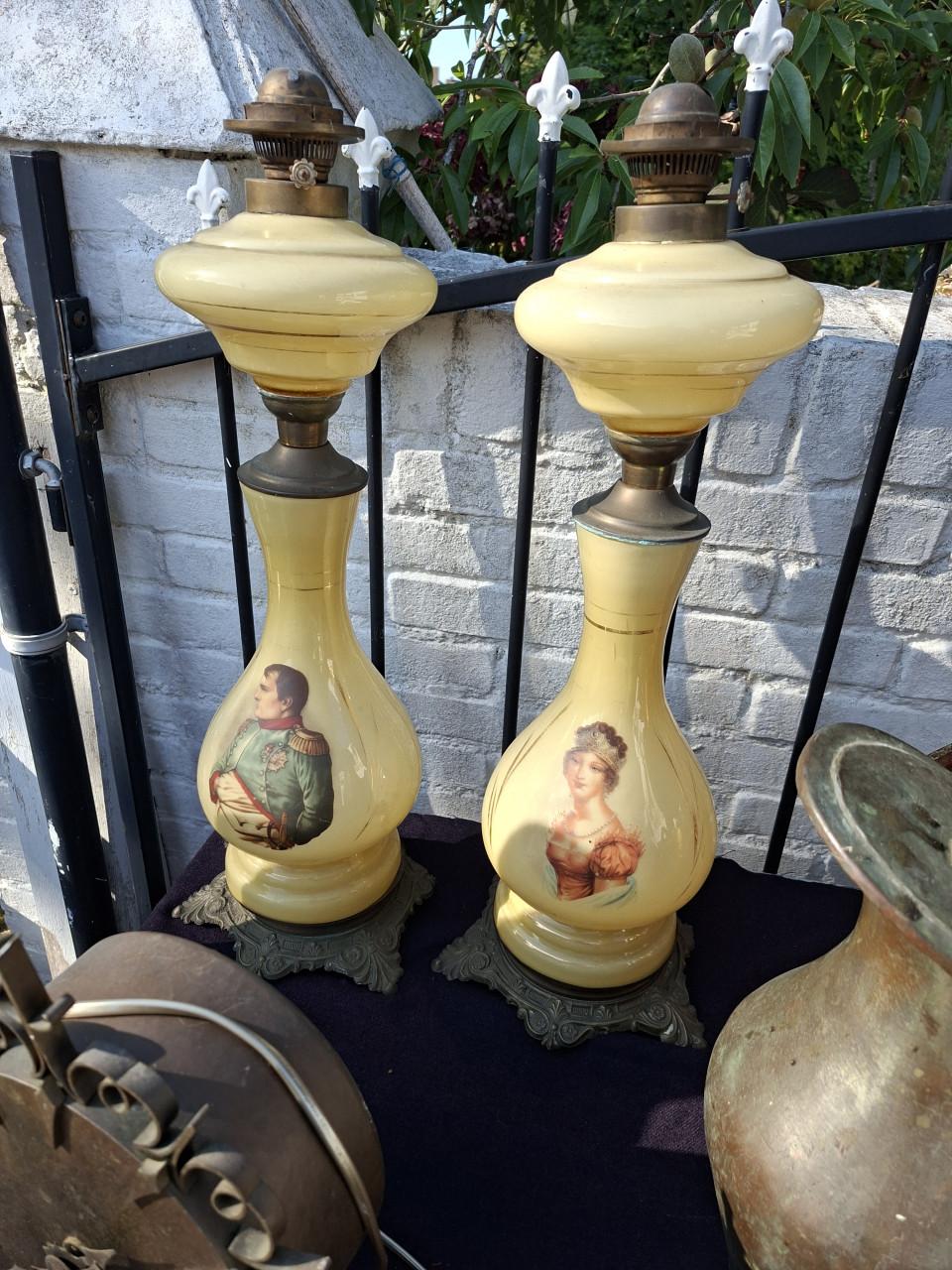 Antiek, brocante, vintage rommelmarkt spullen. Heel veel, goed en voordelig