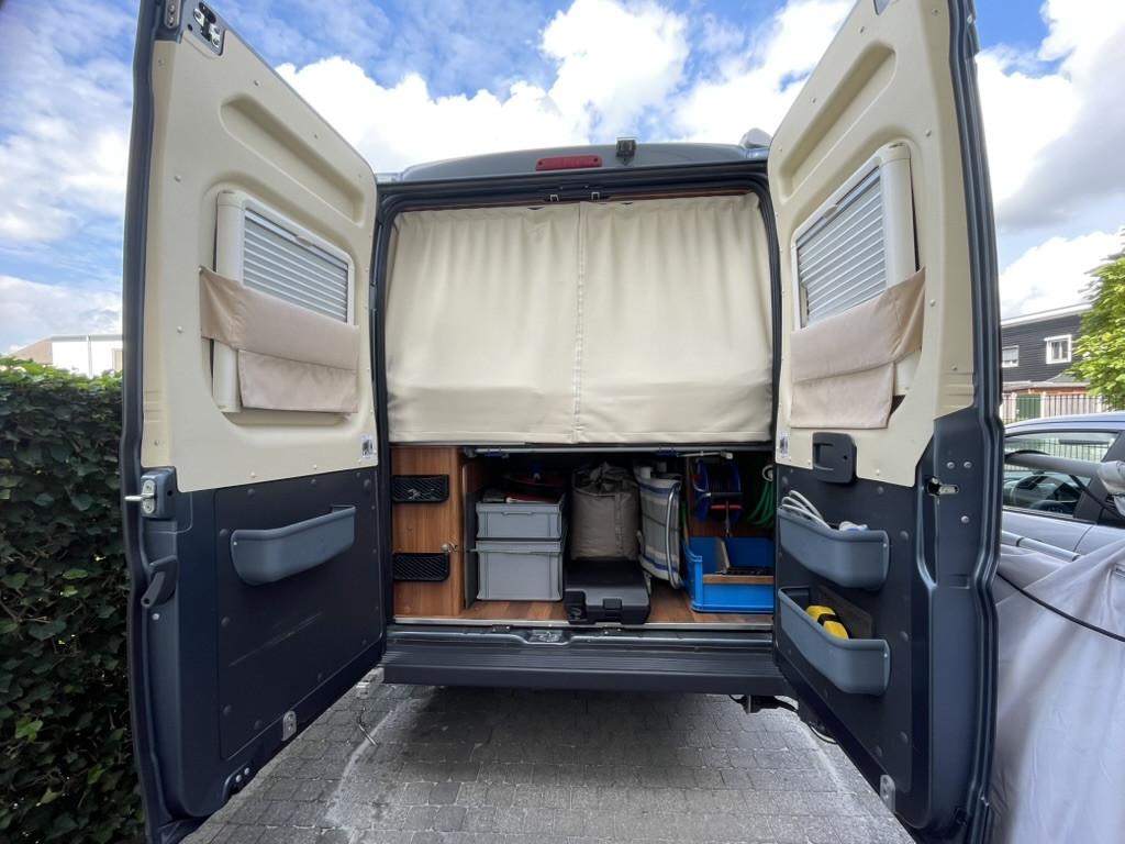Buscamper Globecar Campscout Antraciet grijs van eerste eigenaar