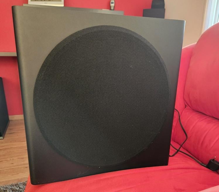 Samsung soundbar HW-Q950A met achterspeakers en subwoofer