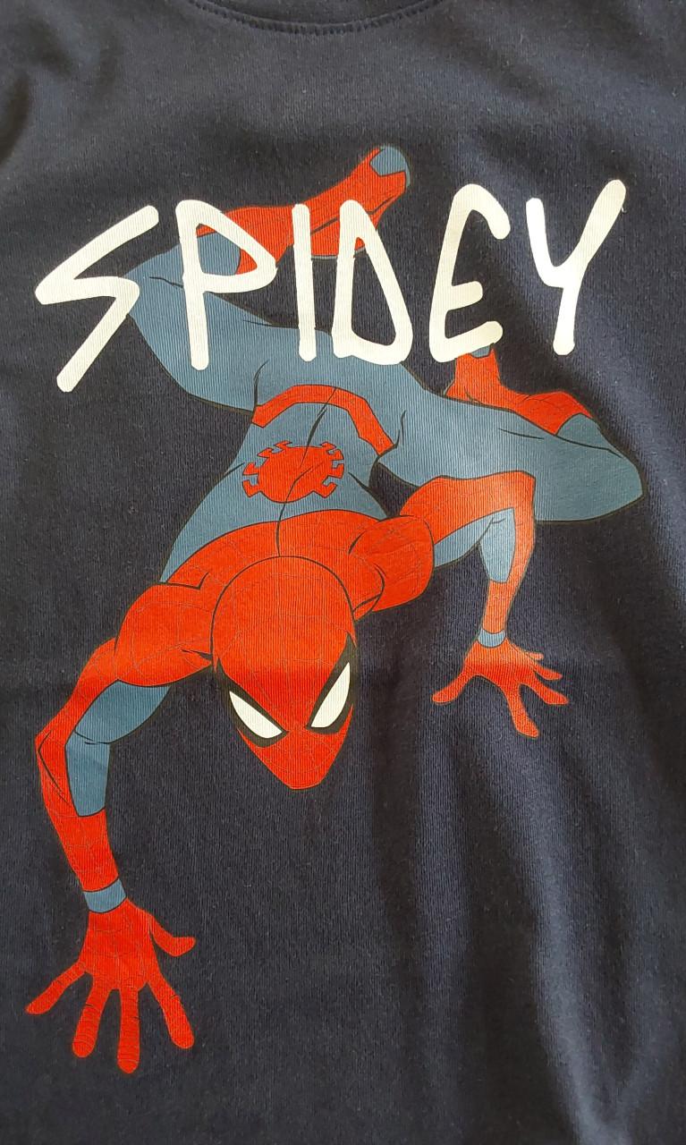 Longsleeve van het merk C&A in maat 122 met Spiderman erop