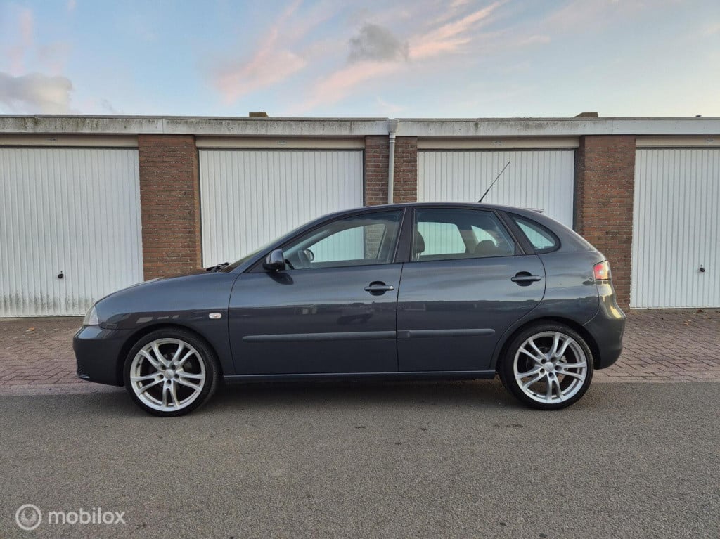 Seat Ibiza 1.6-16v freestyle / 5- deurs / cruisecontrol / airco