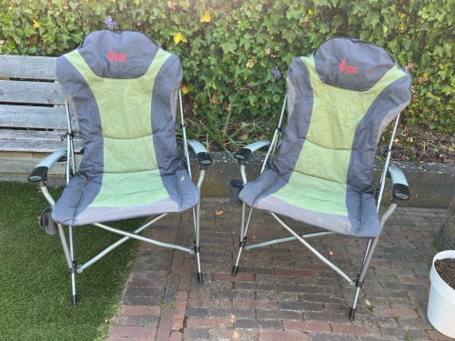 Twee mooie inklapbare camping stoeltjes