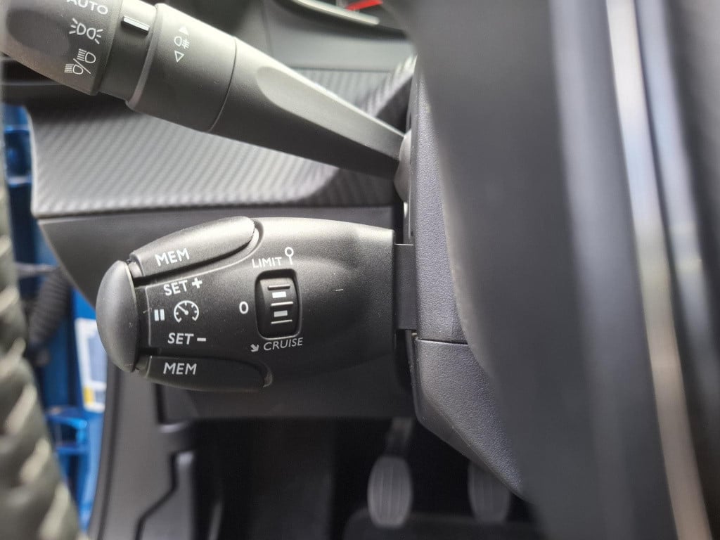 Peugeot 2008 suv 1.2 100 pk active airco/nav/park/trekhaak