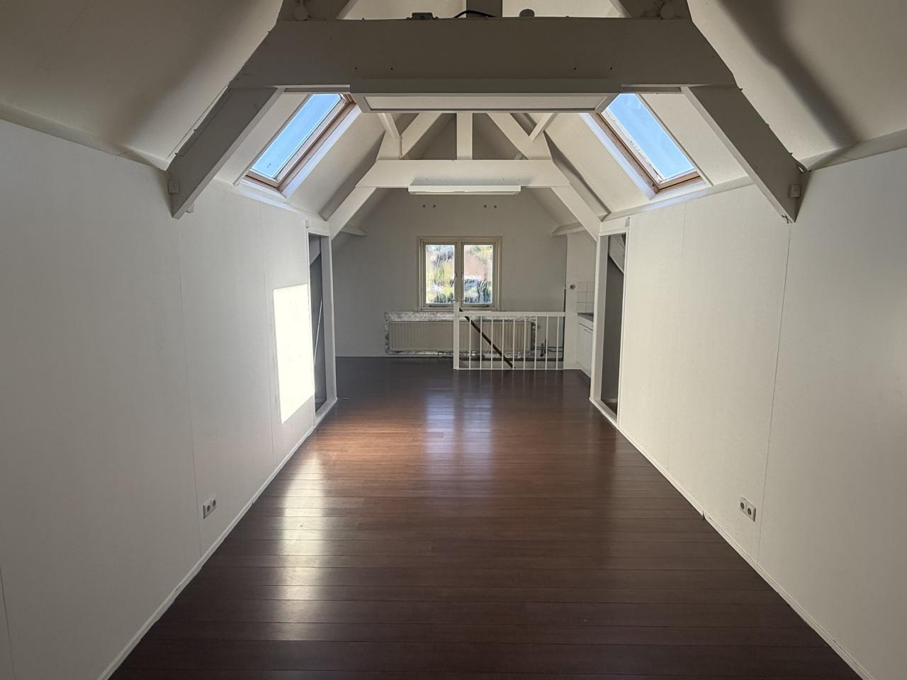 Te huur representatieve 85m2 kantoor/parktijk/winkelruimte