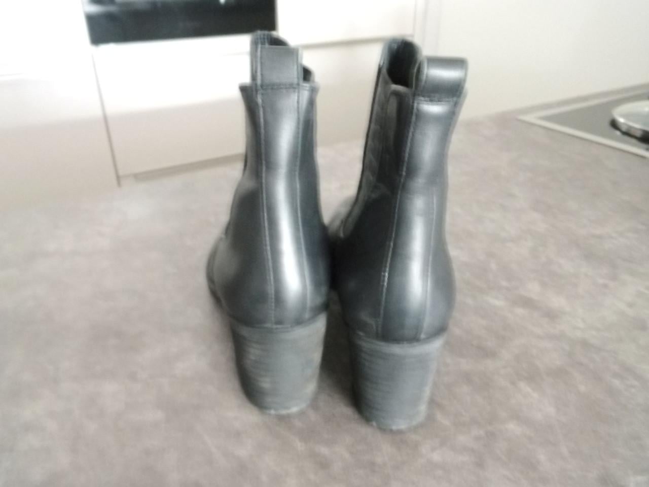 Enkellaarsjes maat 38.