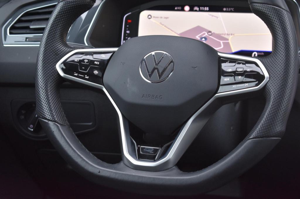 Volkswagen Tiguan 1.5 tsi r-line | black style | panoramadak | nap | camera