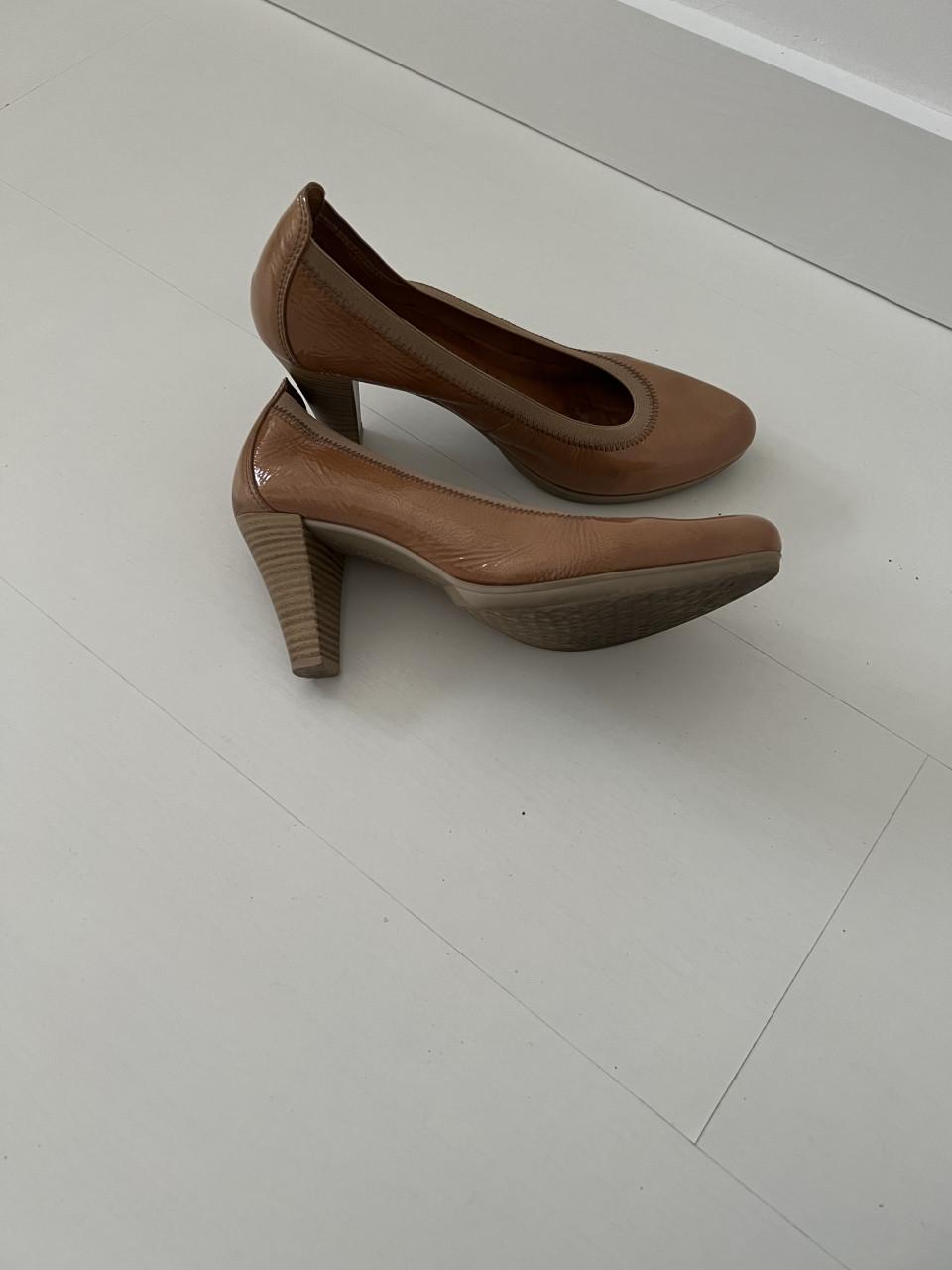 Pumps lakleer kleur nude mt 39