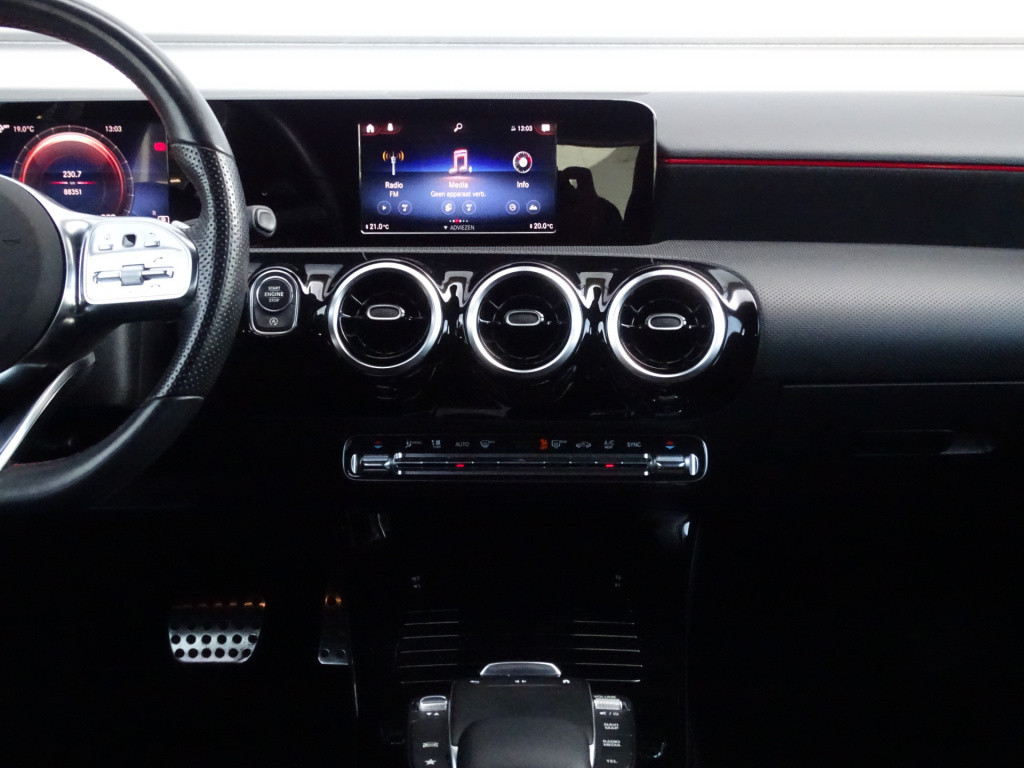 Mercedes-Benz A-Klasse 180 business solution widescreen cockpit