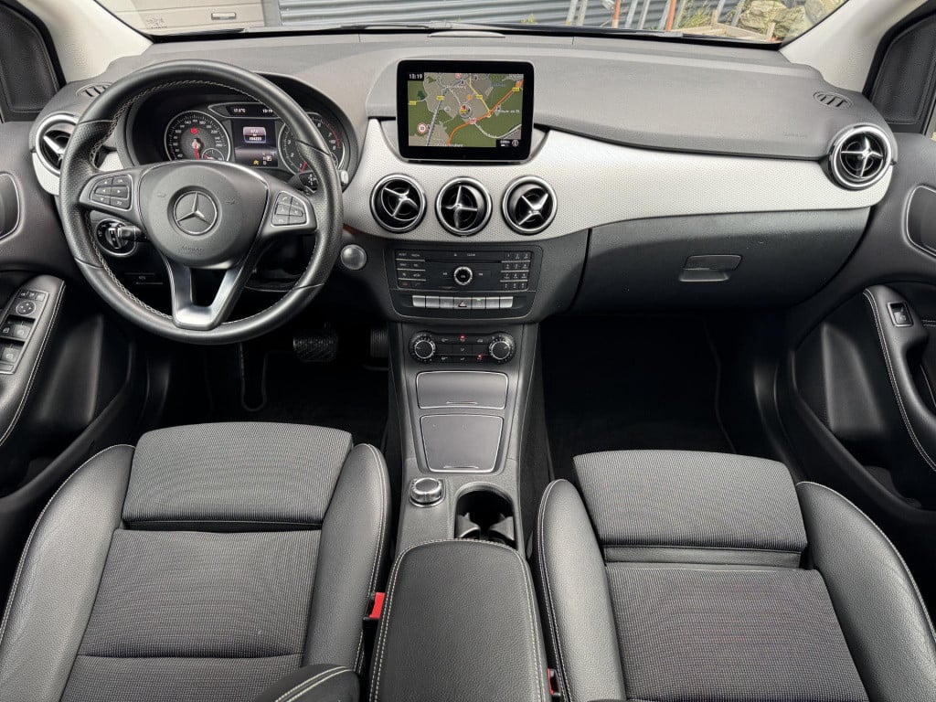 Mercedes-Benz B-Klasse 200 ambition automaat, nl-auto trekhaak uitklapbaar!