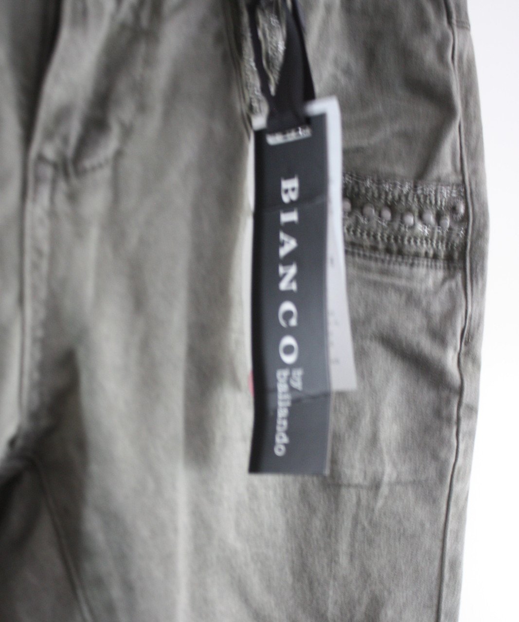 Nieuwe groen grijze broek met bewerkte zaken  maat 34