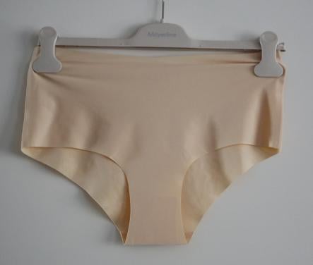 Beige slip maat L