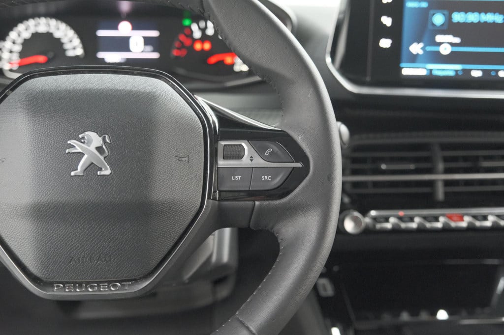 Peugeot 208 puretech 100 allure pack | camera | apple carplay | stoelverwar