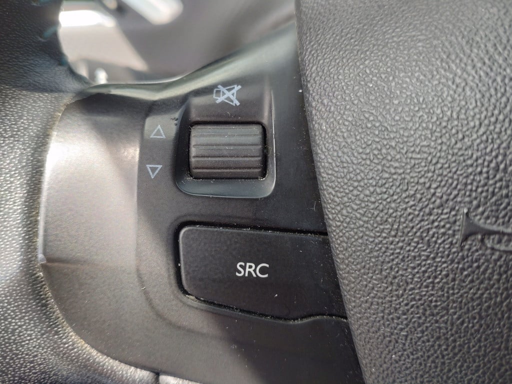 Peugeot 2008 1.2i puretech urban cross