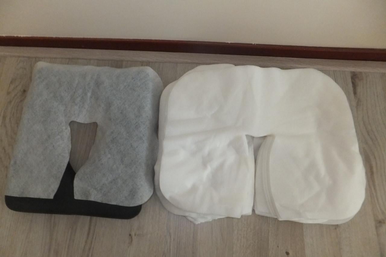 Kussentjes en papieren doekjes voor massage