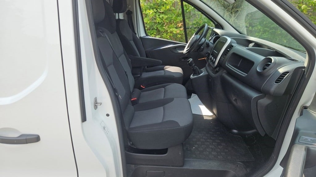 Renault Trafic 2.0 dci 16v ---145 pk uitvoering---
