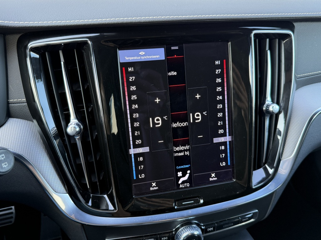 Volvo V60 v60 t6 340pk r-design| panodak| adap.cruise| 360camera| hud| key