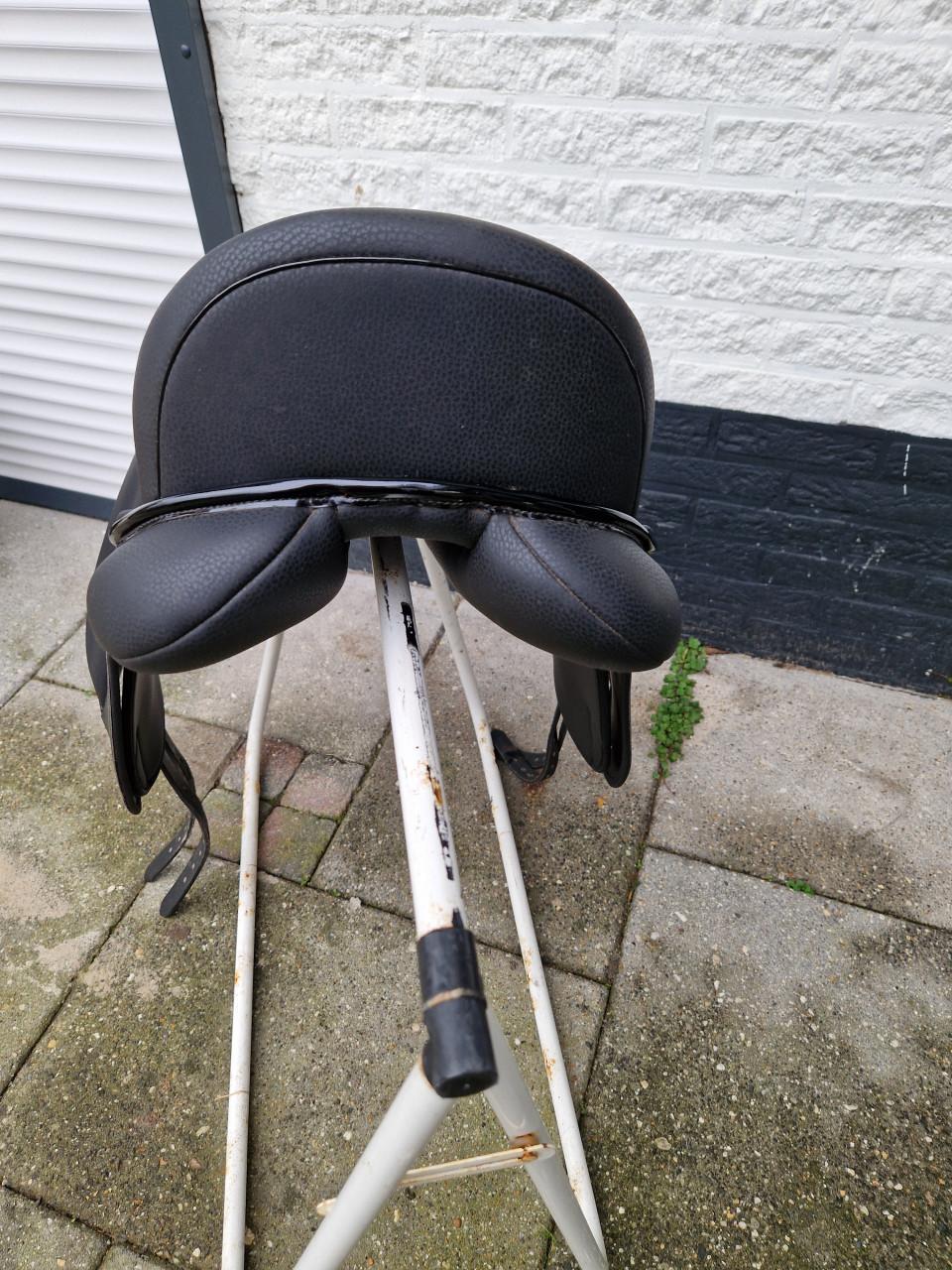 Northon pro dressuurzadel 18"