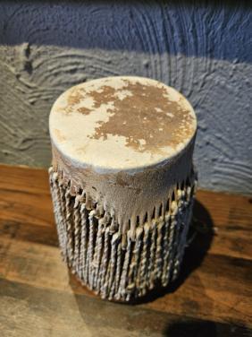 Mooie handgemaakte trommel met dierenhuid zeer nette staat