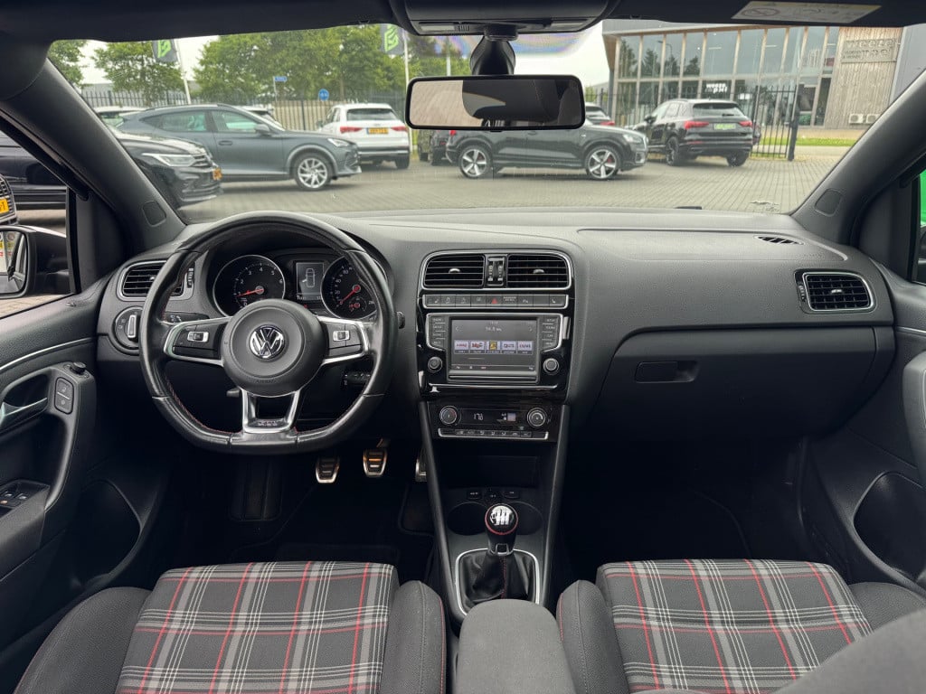 Volkswagen Polo 1.8 tsi gti * panoramadak * stoelverwarming * clima * pdc 2
