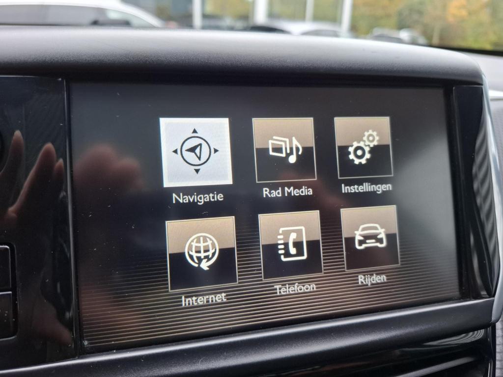 Peugeot 2008 suv 1.2 active pack premium pano/nav/lmv