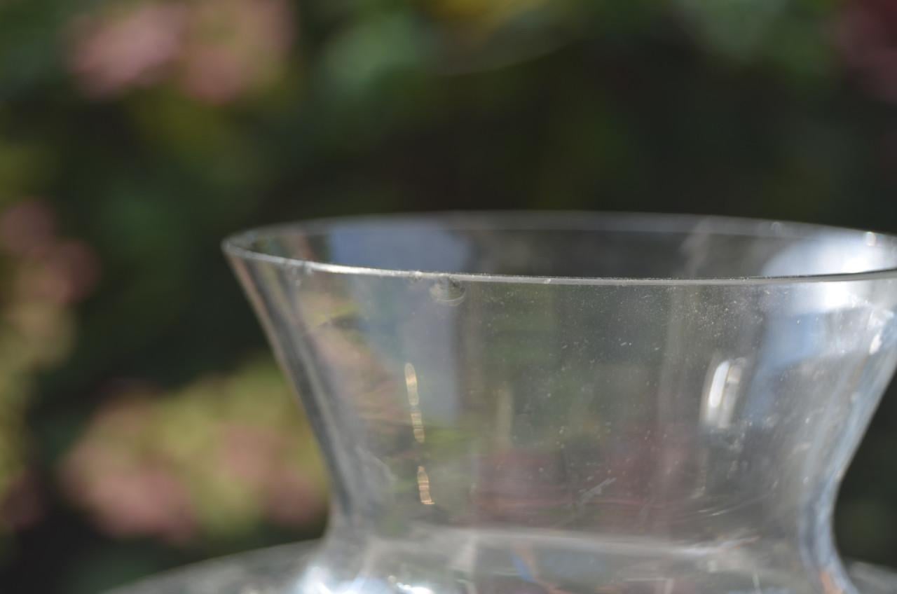 Flinke glazen vaas, geribbeld. 'Leerdam' is mij verteld.