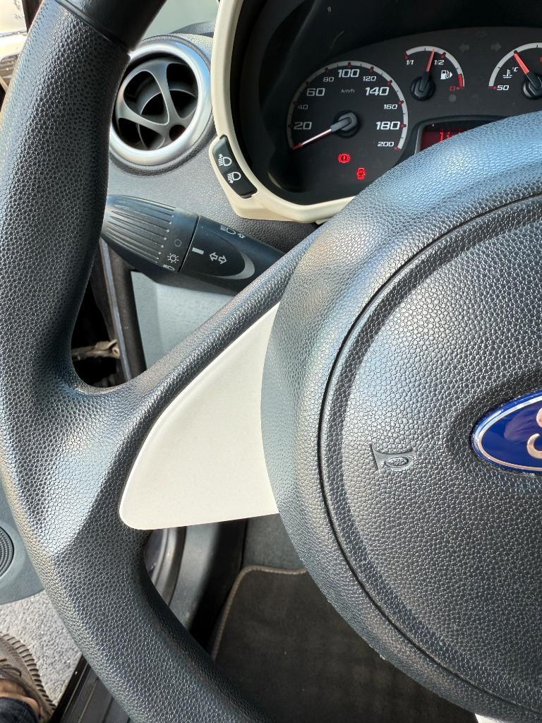 Ford KA 1.2 titanium - airco - nieuwe distributie