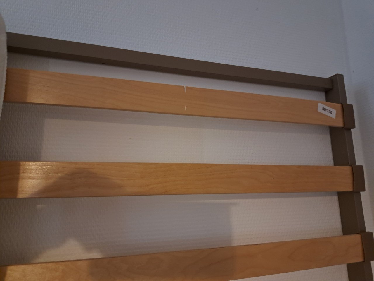 Mooi wit houten kinderbed met opberglades incl lattenbodem en matras!