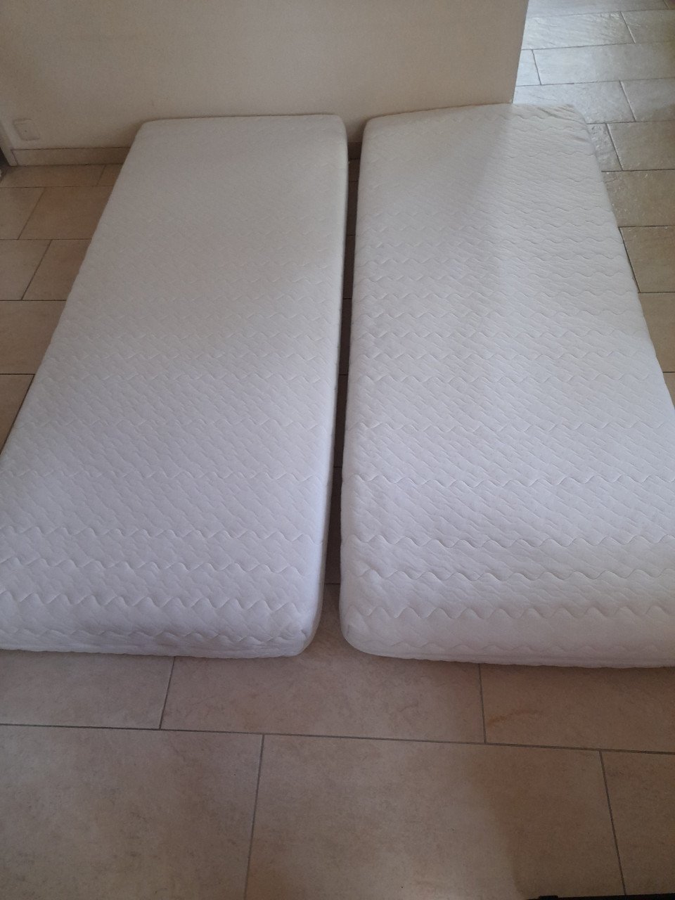 2 Persoons bed 160 x 200 met Bossflex lattenbodems (in goede nette staat )