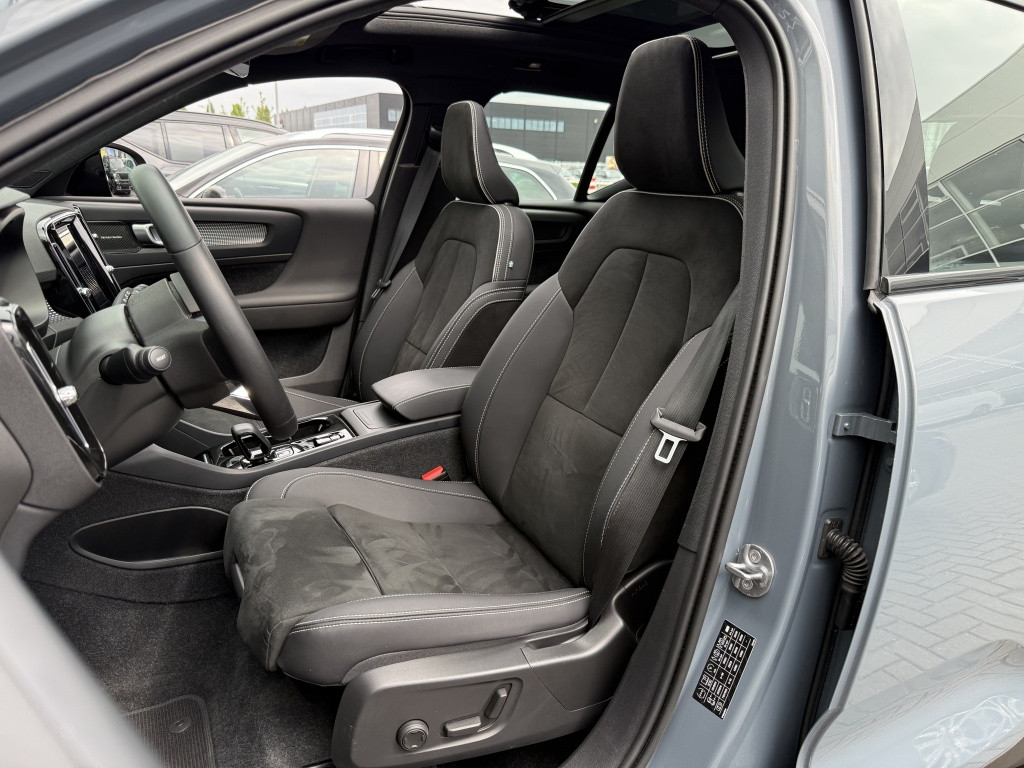 Volvo XC40 b3 163pk ultimate dark| adap.cruise| panodak| camera| elek.stoel