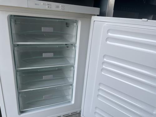Miele vrieskast met 4 laden 110 liter 85x60 cm. Schoon en netjes