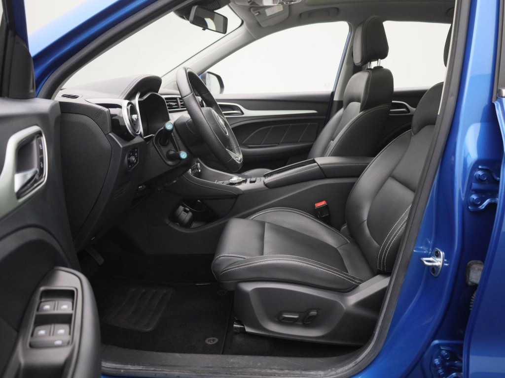 MG Zs-ev luxury 45 kwh automaat | panoramadak | leder | navigatie | airco |