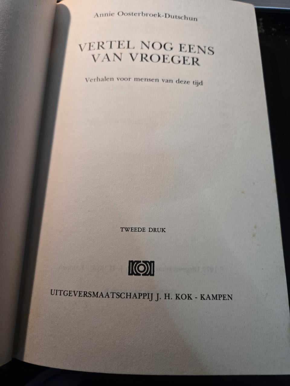 Boek "Vertel nog eens van vroeger:  verhalen voor mensen van deze tijd"