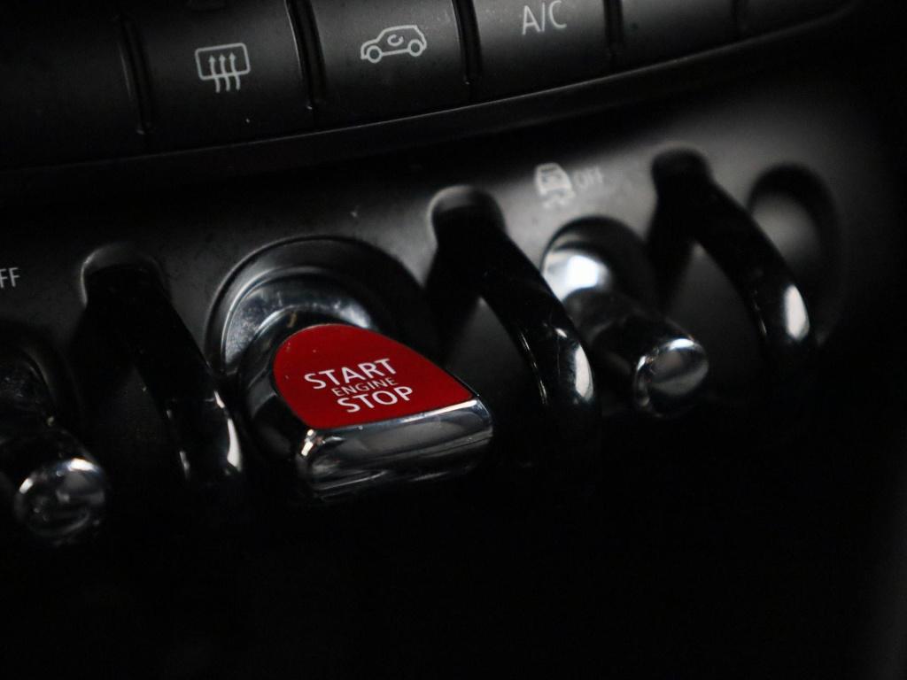 Mini 3-deurs 1.5 cooper essential | navigatie | black pakket | parkeer sens