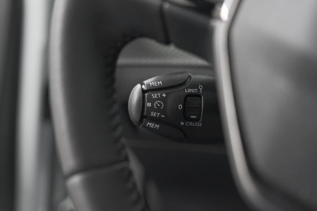 Peugeot 2008 1.2 hybrid 145 allure | apple carplay | climate control | park