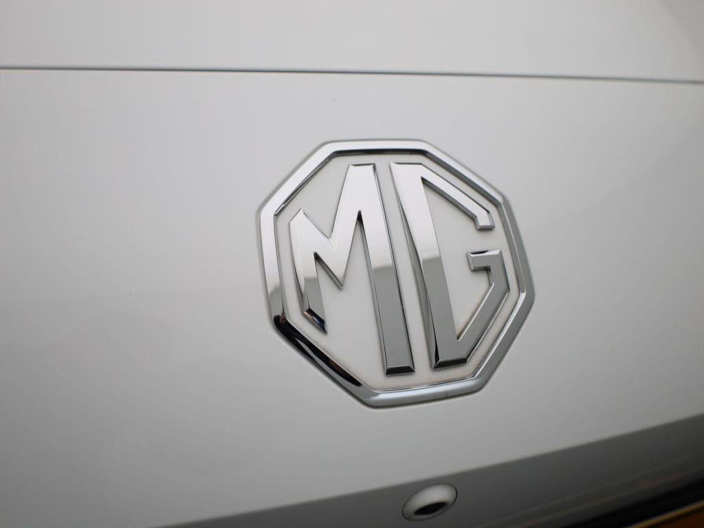 MG Mg4 64 kwh luxury | automaat | navigatie | climate control | apple carpl