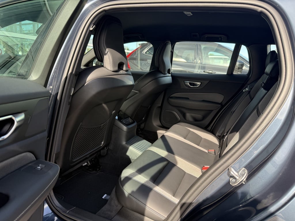 Volvo V60 t6 398pk recharge plus dark| adap.cruise| 360camera| trekaak