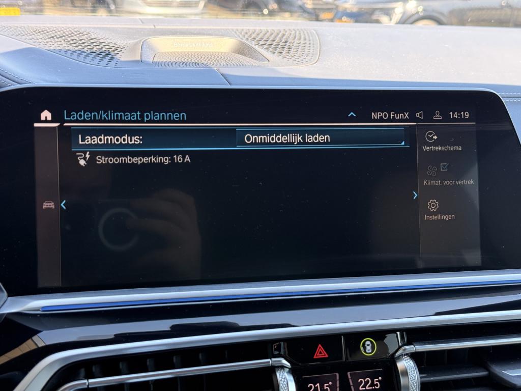 BMW X5 xdrive45e m-sport individual | b&o | sky lounge | luchtvering | mass