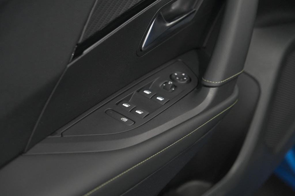Peugeot 2008 puretech 130 gt | dodehoekdetectie | navigatie | apple carplay