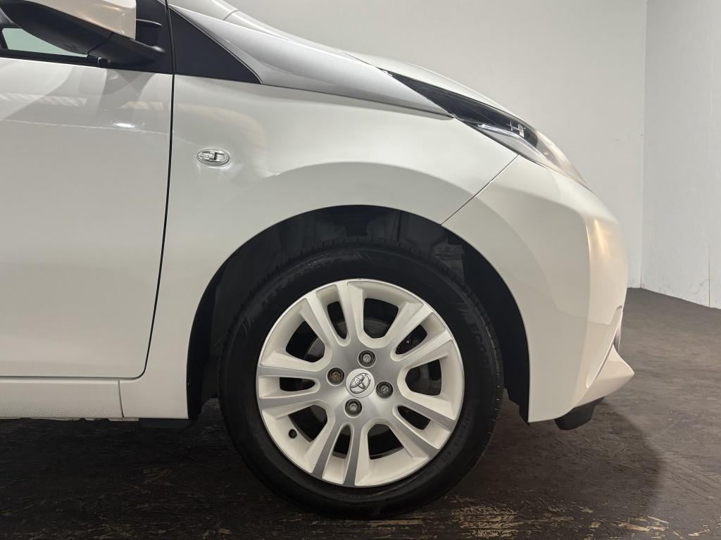 Toyota Aygo 1.0 vvt-i x-pure | lichtmetaal | airco |