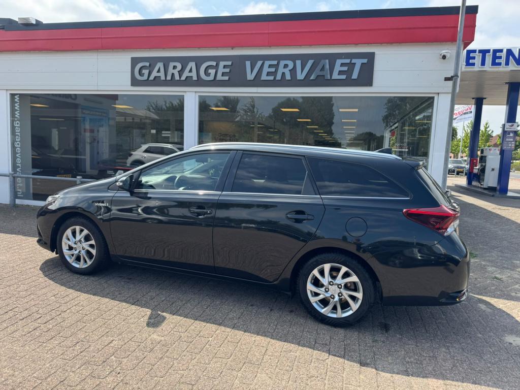 Toyota Auris touring sports 1.8 hybrid lease