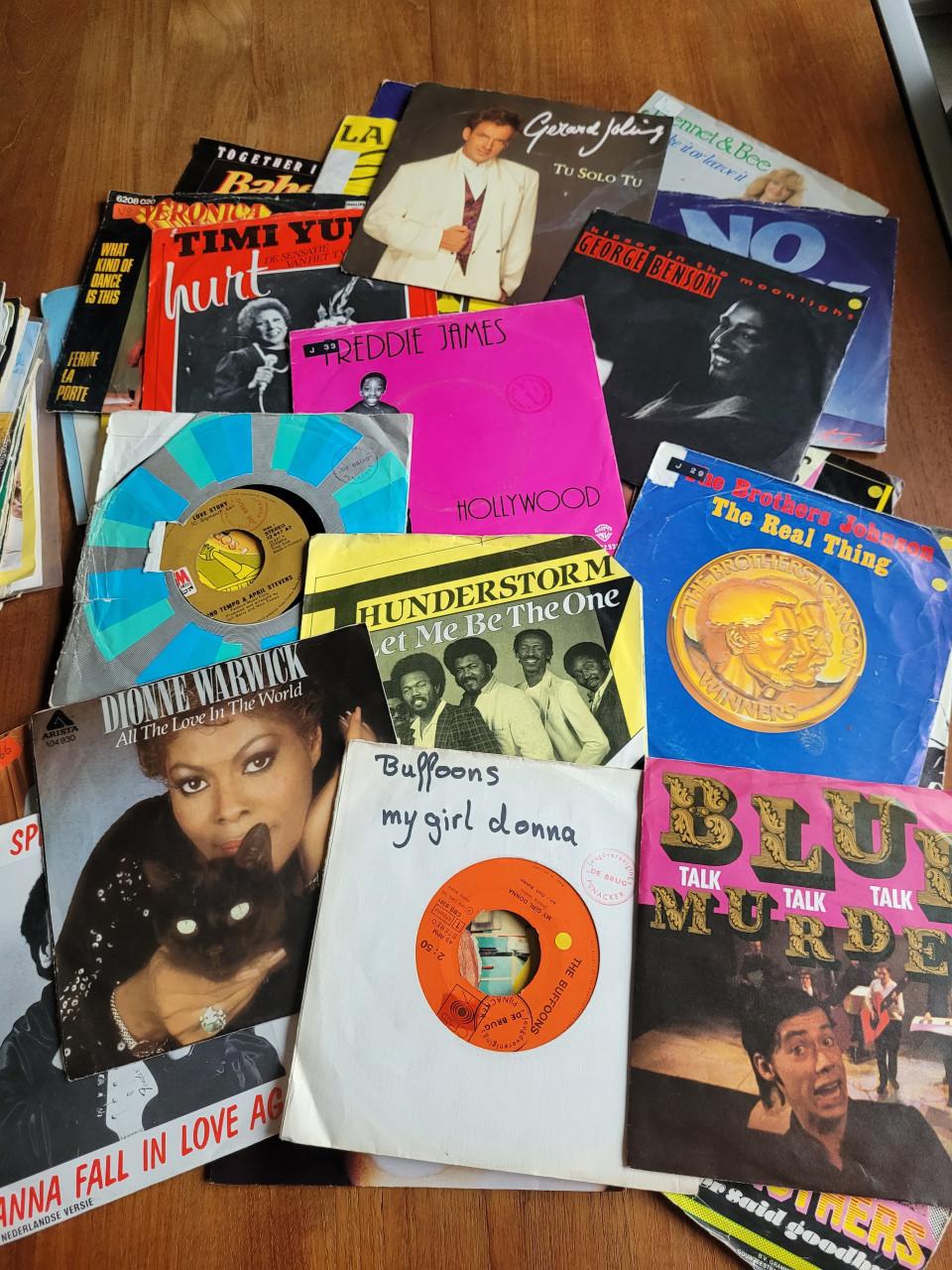 80 singles in goede staat!