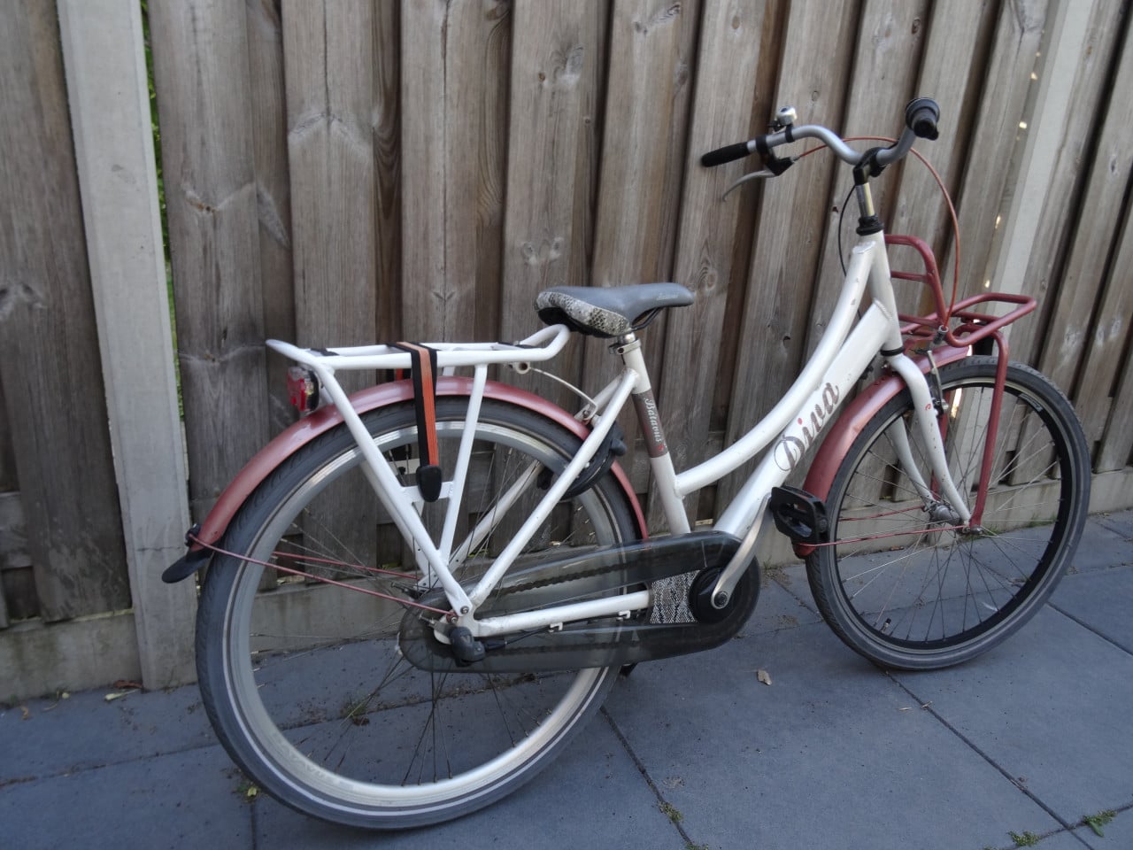 🚲 Batavus Diva Meisjesfiets 26 inch – Wit/Bordeauxrood – 3 Versnellingen ❤