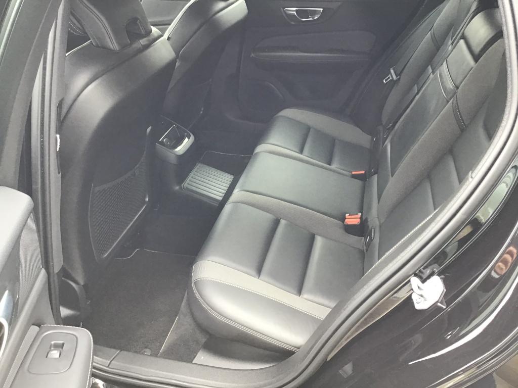 Volvo V60 2.0 t6 awd r. r-des. audio & park assist & climate line