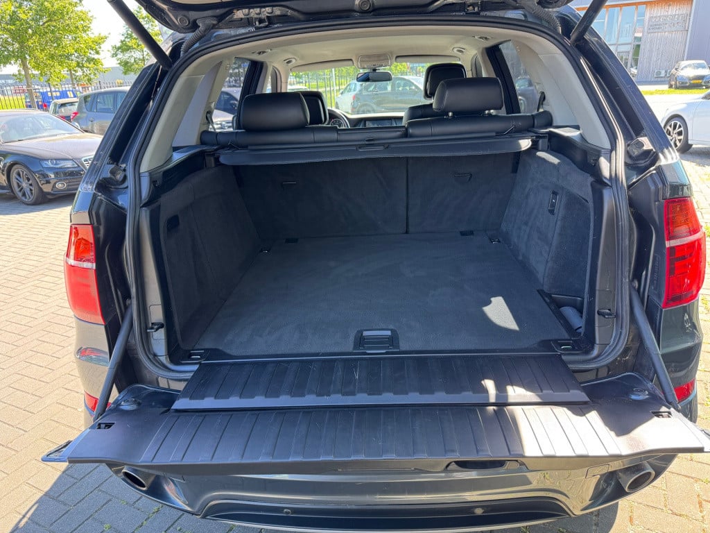BMW X5 xdrive35i * leder * 19 inch * trekhaak * pdc 2x